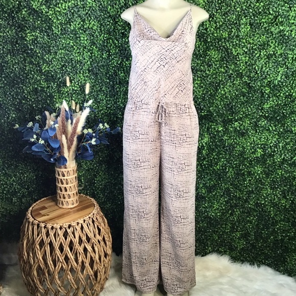 NWT beige and black cowl neck wide leg Jumpsuit - Picture 3 of 8